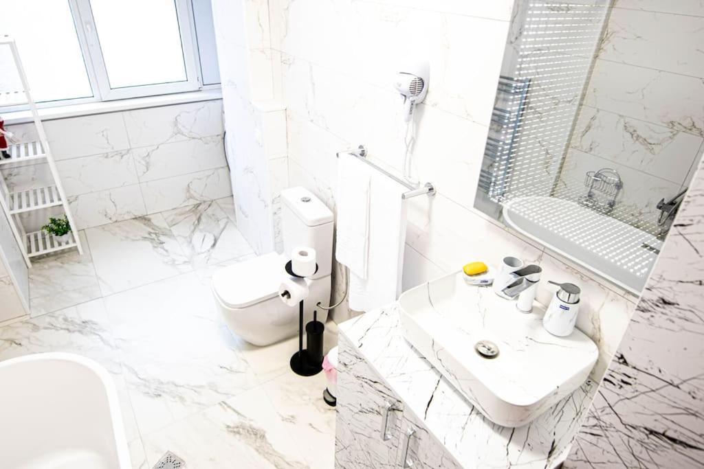 Ultra Central Luxury 3Br 2Bath Apt & Amazing Views Bucharest Exterior photo