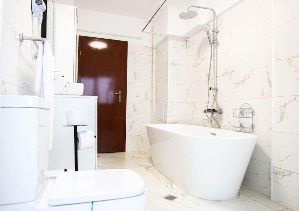 Ultra Central Luxury 3Br 2Bath Apt & Amazing Views Bucharest Exterior photo